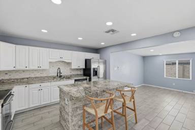 Main picture of 2934 N 79th Ln