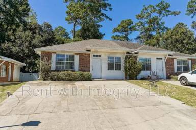 Main picture of 1692 Corey Wood Cir