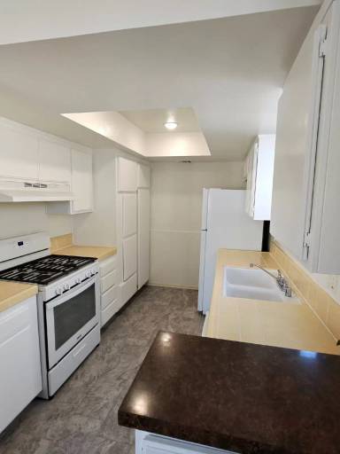 Main picture of 135 N Swall Dr