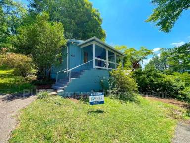 Main picture of 230 Spring St