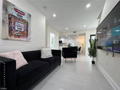 Main picture of 875 NW 2nd St