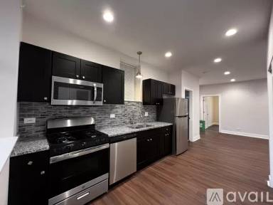 Main picture of 4352 N Troy St