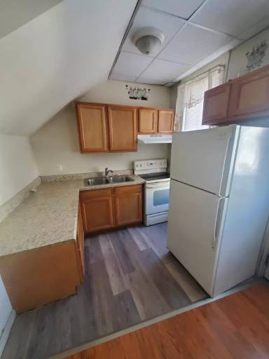 Main picture of 1042 B Spring St