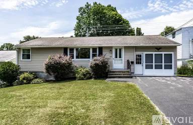Main picture of 100 Beverly Dr
