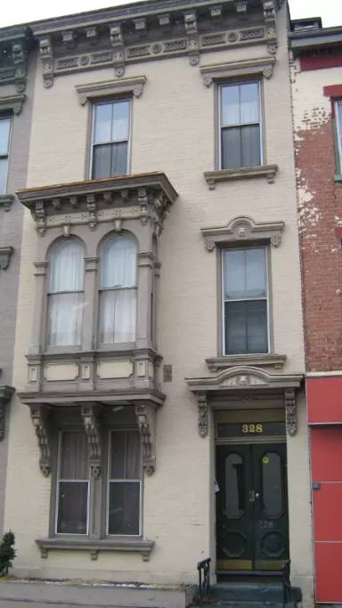 Main picture of 154 S Swan St