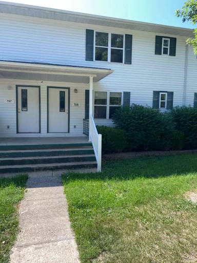 Main picture of 701 Broadway St