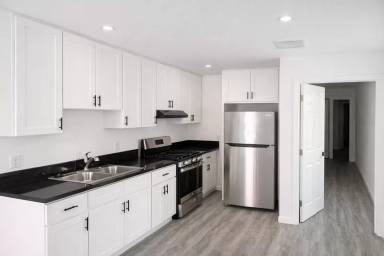 Main picture of 2837 W 42nd St