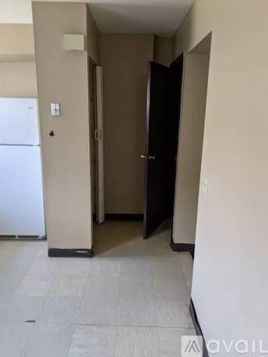Main picture of 1652 10th St NE
