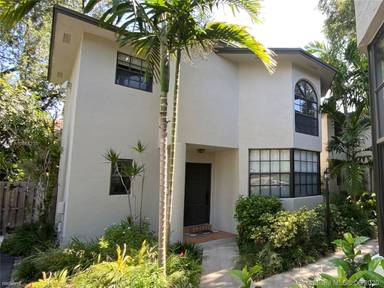 Main picture of 3054 Center St