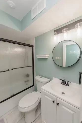 Main picture of 11811 Lake Ave