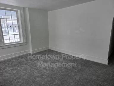 Main picture of 108 S High St