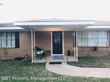Main picture of 104 S Runnels Ave