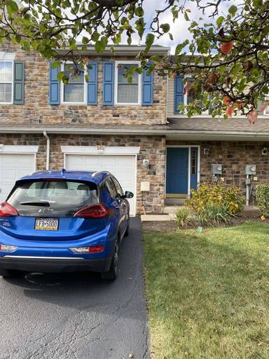 Main picture of 585 Blackmoor Ct