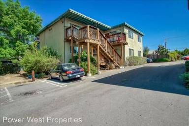 Main picture of 985 30th Ave