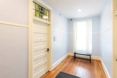Main picture of 157 N Main St