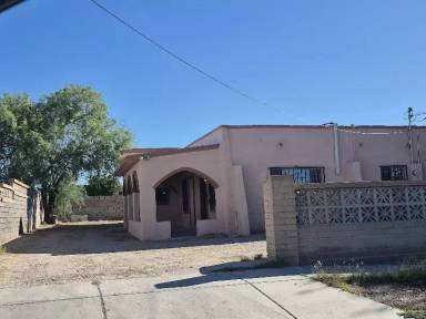 Main picture of 613 W 41st St