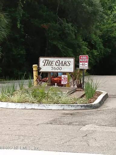 Main picture of 619 Oaks Hollow Ct