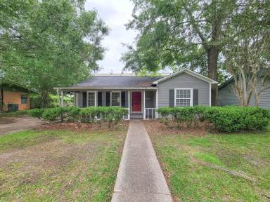 Main picture of 1110 Woods Dr