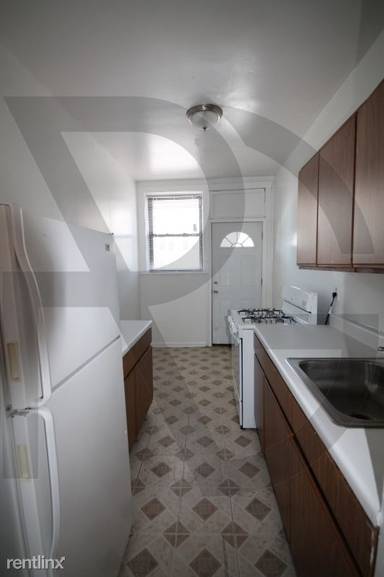 Main picture of 827 W Waveland Ave