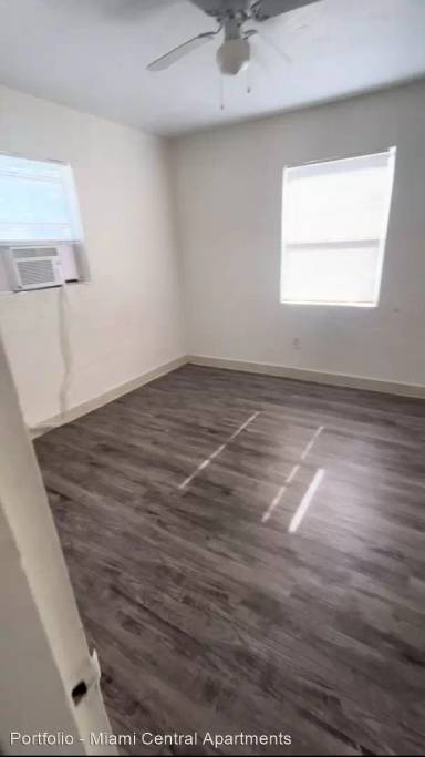 Main picture of 410 NW 7th St