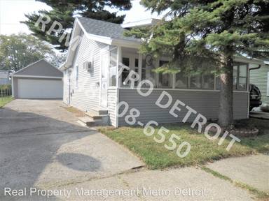 Main picture of 28073 Maple St