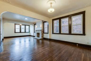 Main picture of 615 E Warrington Ave