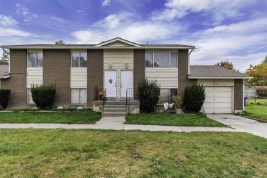 Main picture of 568 E Carmel Dr