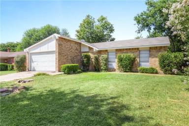 Main picture of 132 W Way Dr