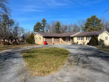 Main picture of 213 Walnut Dale Rd