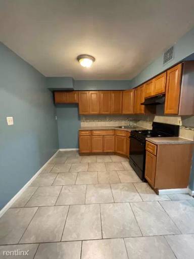Main picture of 18 Skyline Dr