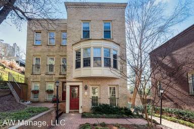 Main picture of 4605 1/2 MacArthur Blvd NW