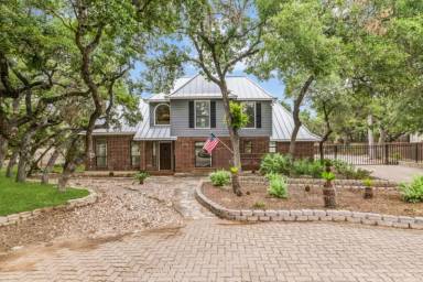Main picture of 913 Misty Water Ln