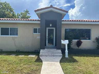 Main picture of 1770 SW 17th Ave