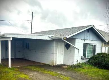 Main picture of 425 NE Russell Ave