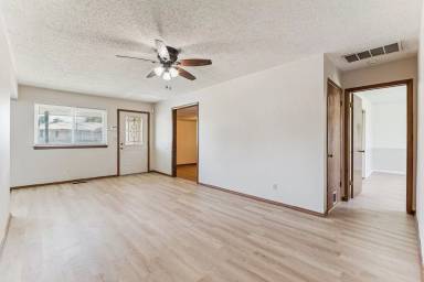 Main picture of 121 Larry Ave