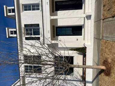 Main picture of 192 Kearny St