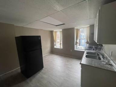 Main picture of 663 E Market St