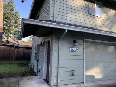 Main picture of 17223 SE Woodward Ct