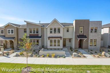 Main picture of 4241 E Parkcenter Blvd
