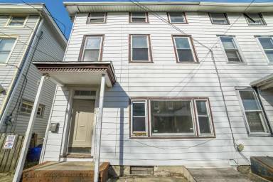 Main picture of 221 Penn St