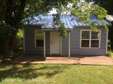 Main picture of 819 E Tyler Ave