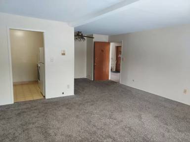 Main picture of 180 S Custer St
