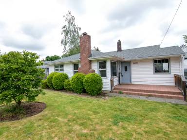 Main picture of 8735 NE Alberta St