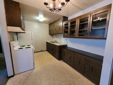 Main picture of 714 Jessamine Ave W