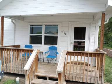 Main picture of 212 W 3rd St