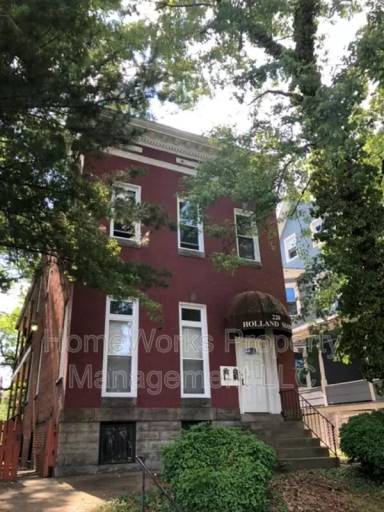 Main picture of 220 S Augusta Ave