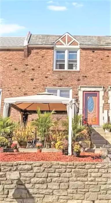 Main picture of 2225 Dermond Ave