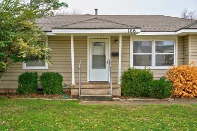 Main picture of 106 E 12th St