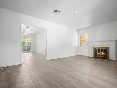Main picture of 20910 Gault St