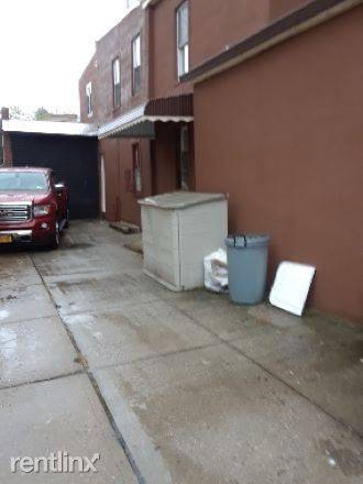 Main picture of 1336 E 95th St